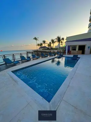 A piscina em ou perto de IATE PLAZA - Calçadão - Frente Mar 205