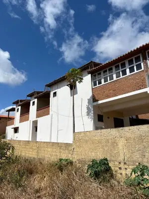 O edifício onde a casa de hóspedes está situado