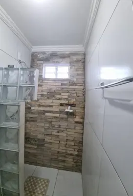 Uma casa de banho em Pé na Areia