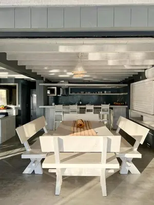 Uma área de estar em Club de Mar Condo Hotel