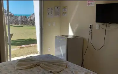 Uma televisão e/ou sistema de entretenimento em Apartamento em Canoa Quebrada-Vilas na Praia Residence apto 03
