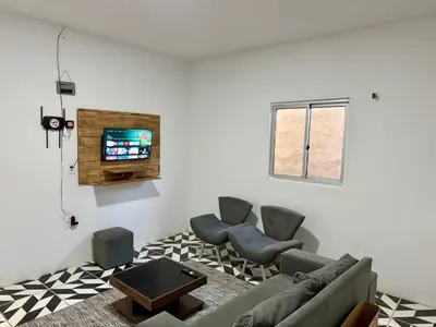 Uma televisão e/ou sistema de entretenimento em Casa no centro na Praia do Preá/CE