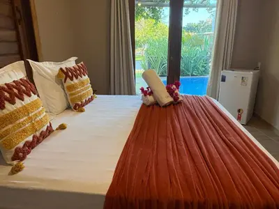 Uma cama ou camas num quarto em Chalés Refúgio Fortim