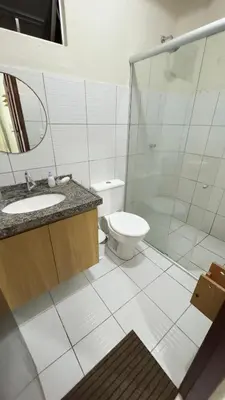 Uma casa de banho em Residencial Nova Taíba CE com vista para o mar