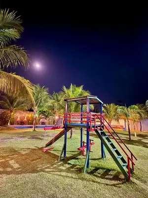 A área de jogos para crianças em Residencial Nova Taíba CE com vista para o mar