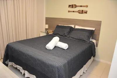 Uma cama ou camas num quarto em TERRAMARIS DUPLEX LUXO - FRENTE MAR