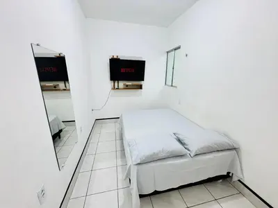 Uma cama ou camas num quarto em Ap próximo ao Arco com garagem