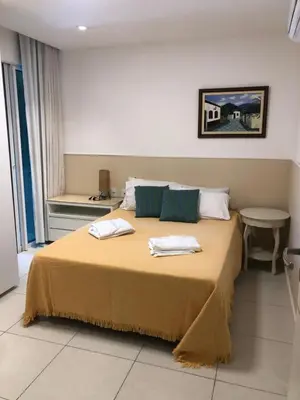 Uma cama ou camas num quarto em Apto de luxo no Golfville Ideal para família e home office Prox do Beach Park