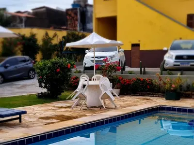 A piscina em ou perto de Apartamento 06 - na Praia do Futuro com piscina.