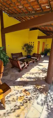 A planta de Apartamento 06 - na Praia do Futuro com piscina.