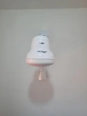 A planta de Apartamento 06 - na Praia do Futuro com piscina.