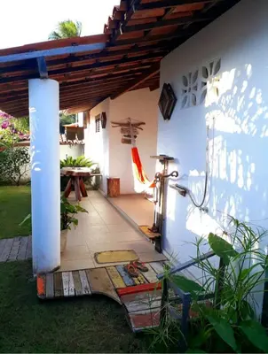 Um jardim no exterior de Casinha do Cauipe