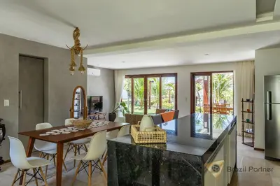Uma televisão e/ou sistema de entretenimento em Apartamento 3 Suítes - Completo - Praia da Taíba