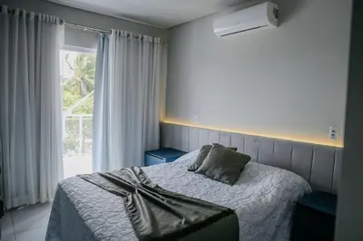 Uma cama ou camas num quarto em Vila hangloose vista da lagoa