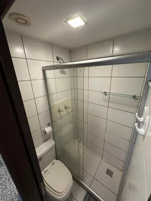 Uma casa de banho em Apartamento Beira Mar 14º andar com 2 Quartos