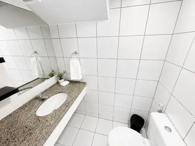 Uma casa de banho em Hosts BR - Cobertura duplex frente mar
