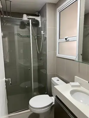 Uma casa de banho em Apartamento prox a Beira Mar