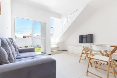 Uma televisão e/ou sistema de entretenimento em Beach Townhouses #C5 - Aconchego por Carpediem