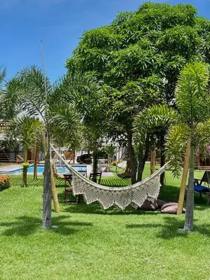 Um jardim no exterior de La Belle de Jour