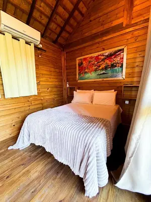 Uma cama ou camas num quarto em La Belle de Jour