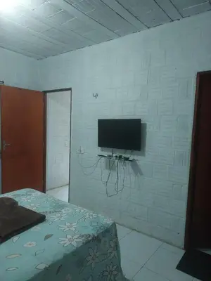 Uma televisão e/ou sistema de entretenimento em Chalés Catim da Felicidade