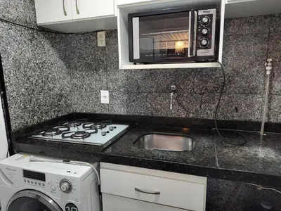 A cozinha ou kitchenette de Iracema Flat frente mar 107
