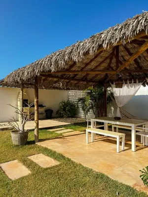 Um jardim no exterior de Vila Tao