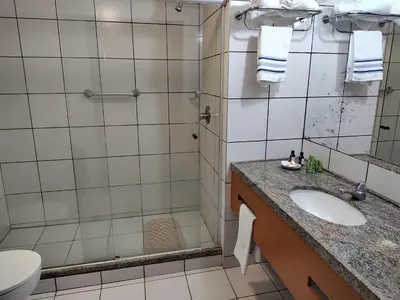 Uma casa de banho em Flat frente mar Fortaleza 607