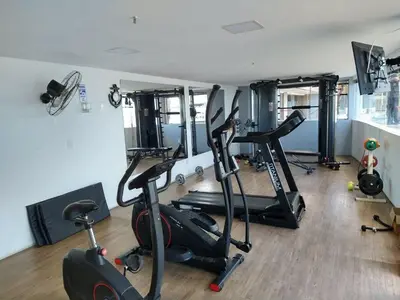 O centro de fitness e/ou as comodidades de fitness de Flat frente mar Fortaleza 607