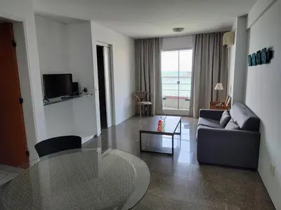 Uma televisão e/ou sistema de entretenimento em Flat frente mar Fortaleza 607
