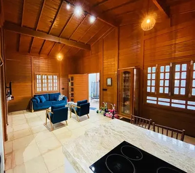 Uma área de estar em Casa de Madeira 700 Serra Meruoca