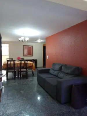 Uma área de estar em Apartamento 3 quartos a 100 m da Beira Mar