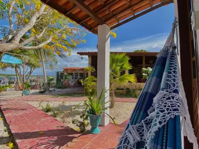 Um jardim no exterior de Pousada Paraiso Verão