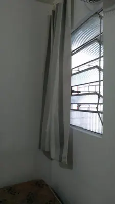 Uma cama ou camas num quarto em SUITE CENTRAL BECO DAS FLORES
