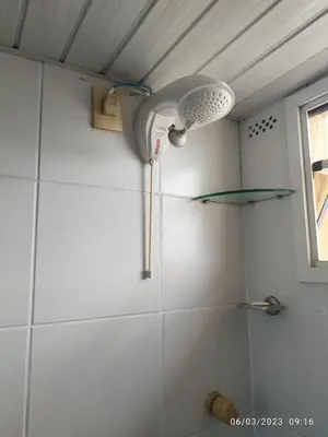 Uma casa de banho em apartamento som do mar