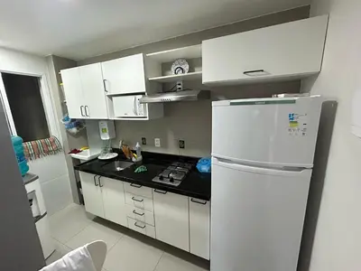 A cozinha ou kitchenette de Apartamento a 50m da Beira Mar