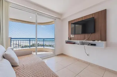 Uma televisão e/ou sistema de entretenimento em Beach Village #1004 - Praia do Futuro by Carpediem