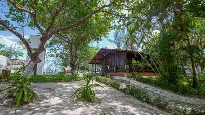 Um jardim no exterior de CASA MIRAGE lagoa