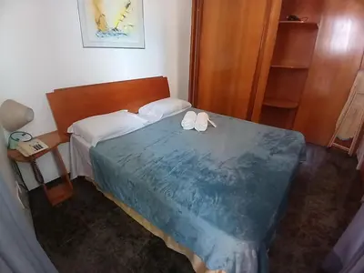 Uma cama ou camas num quarto em Flat Brasil Tropical Meireles by Escala