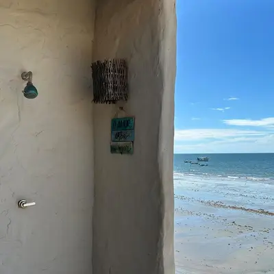 Uma vista do mar geral ou uma vista do mar a partir do apartamento