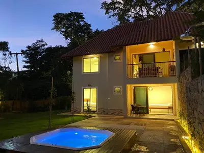 A piscina em ou perto de Chalé Novo - 4 quartos - 12 camas - Hidromassagem e Ar condicionado nos quartos - Cond Montserrat