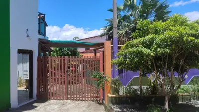 Um jardim no exterior de Pousada PETIT CHALET Canoa Quebrada