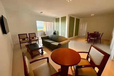 Uma área de estar em Apartamentos e Suítes na Praia