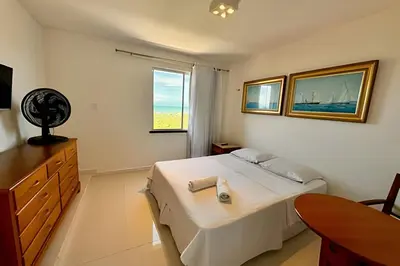 Uma cama ou camas num quarto em Apartamentos e Suítes na Praia