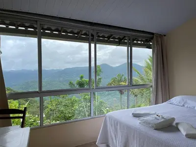 Uma vista geral da montanha ou uma vista da montanha a partir do hotel