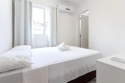 Uma cama ou camas num quarto em Beach Townhouses #C19 - Triplex por Carpediem
